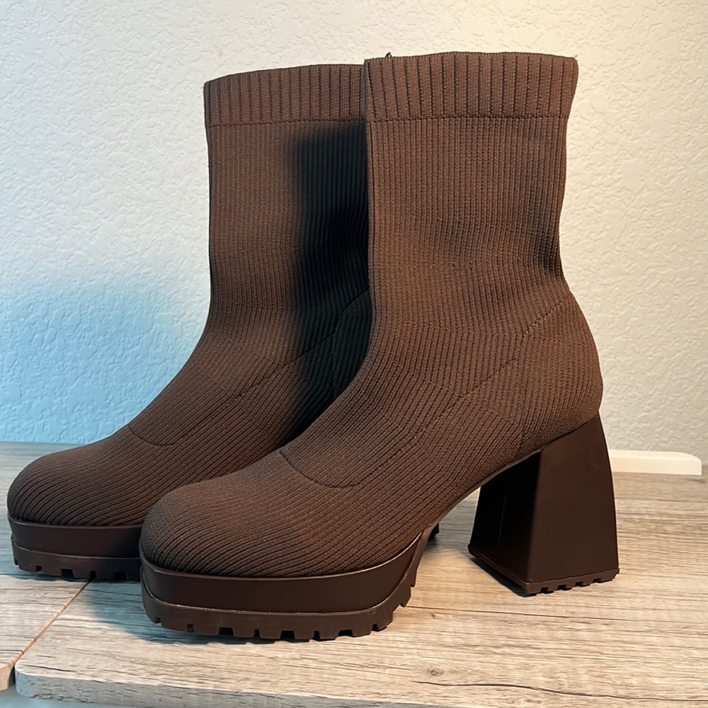 New with tags brown sock boots